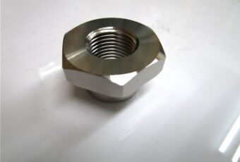 鉄製特殊ナットへの無電解ニッケルメッキ加工｜大阪市